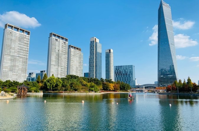 Songdo Central Park in Incheon, with the seawater channel and the towers behind it