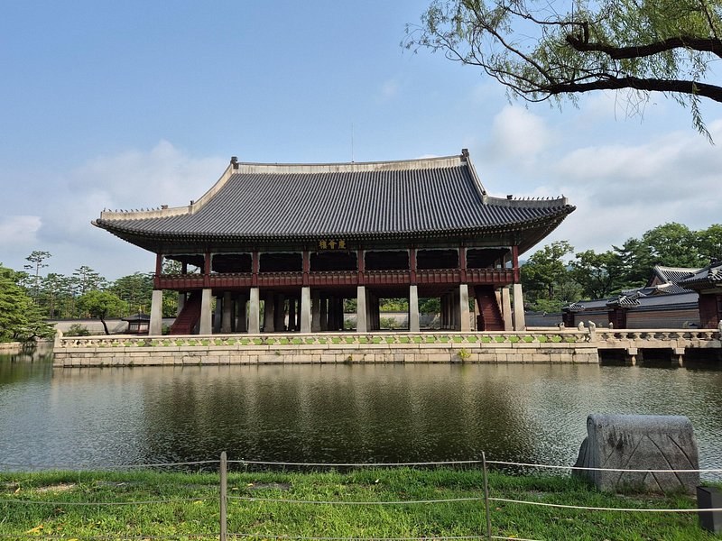 Gyeonghoeru Pavilion standing over its pond in the grounds of Gyeongbokgung Palace